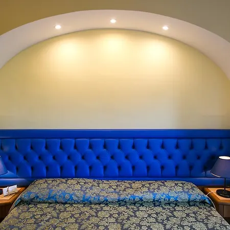 Nike Otel 4*