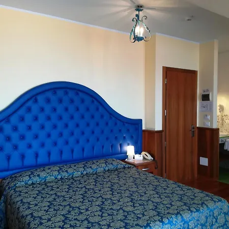 Nike Otel 4*