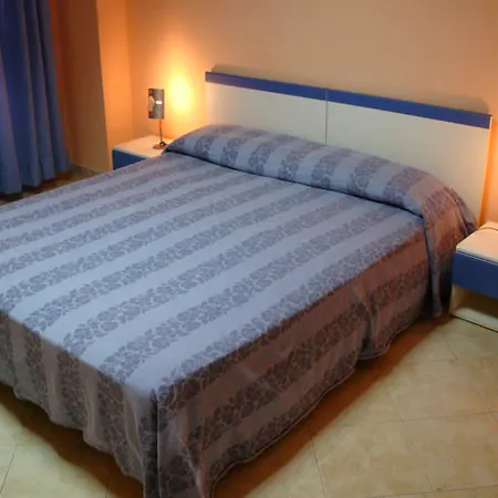Nike Giardini Naxos