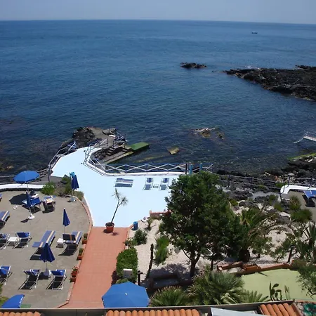 Nike Giardini Naxos
