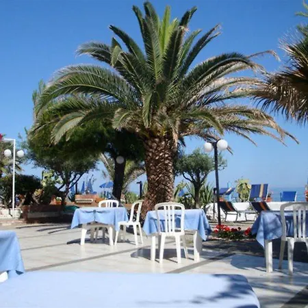 Nike Giardini Naxos